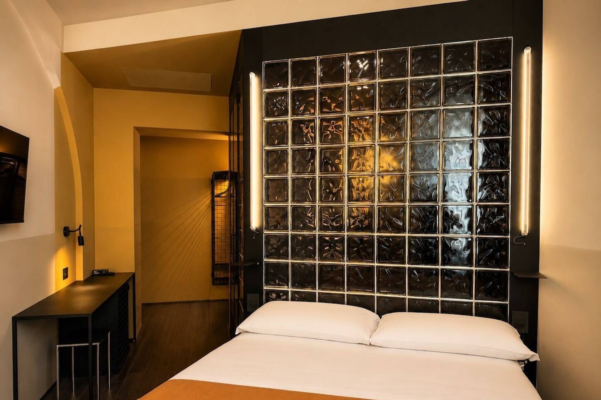 In-room safe, desk, laptop workspace, blackout curtains