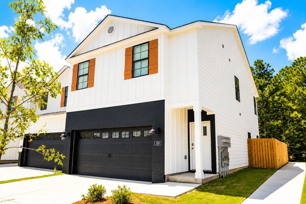 Exterior - Talk of TownHome! (Indian Springs Village)