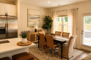 Dining - Talk of TownHome! (Indian Springs Village)