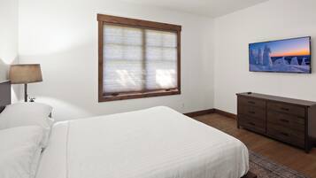 Iron/ironing board, WiFi (free), bed sheets