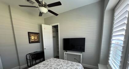 Charming & Modern 1-Bedroom Apartment in Town Lake