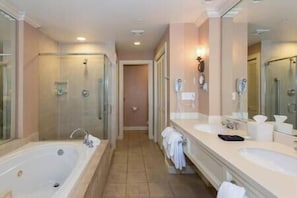 Shower, jetted bath, hair dryer, towels - Enjoyable 2-bedroom Hyatt Beach House condo in Key West during Fantasy Fest! (Key West)