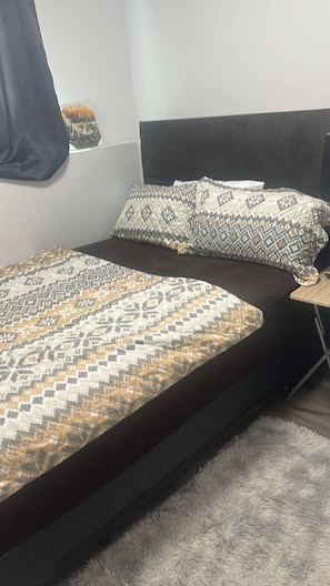 WiFi, bed sheets - A cozy room and living room space in a serene environment and close to amenities (Saskatoon)