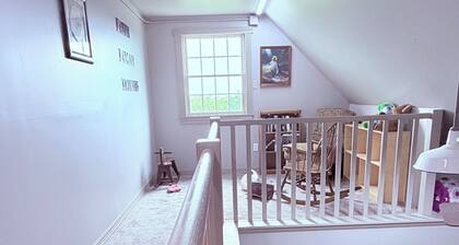 Prairie Land Retreat - Secluded Prairie Acreage minutes from K-State & Downtown