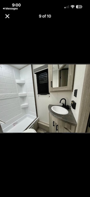 Bathroom - Cozy 1-bedroom recreational vehicle in peaceful La Center. Sleeps 5. (La Center)