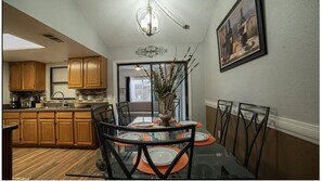 Dining - Charming Pool Home in Port Richey - Sleeps 6 (Port Richey)