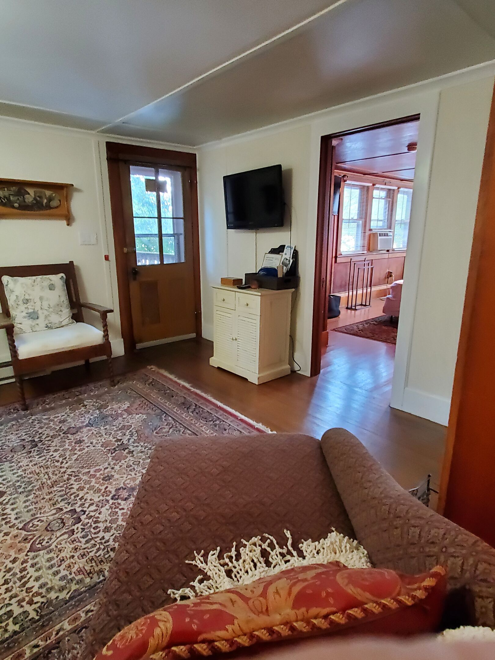 Goodyear Lake Boathouse - Charming Historic Cottage Overlooking The Water - Davenport, NY
