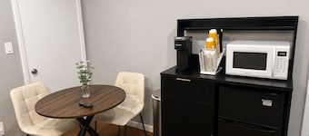 BED AND BATH W/D IN BUILDING /Private Entrance