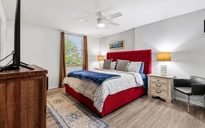 Room - Modern North Dallas Home - 3BR + Fitness Area (Dallas)