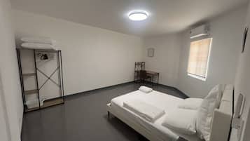 Iron/ironing board, WiFi, bed sheets