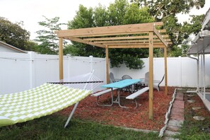 Outdoor dining - Lovely 3-bedroom beach house w/ backyard, grill, hammock and firepit! (Port Richey)
