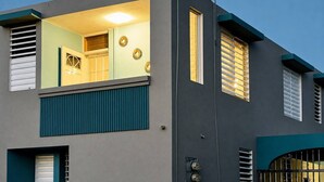 A modern two-story building with a balcony, large windows, and a flat roof. - Private Jacuzzi • Rooftop Escape • Ponce (Ponce)