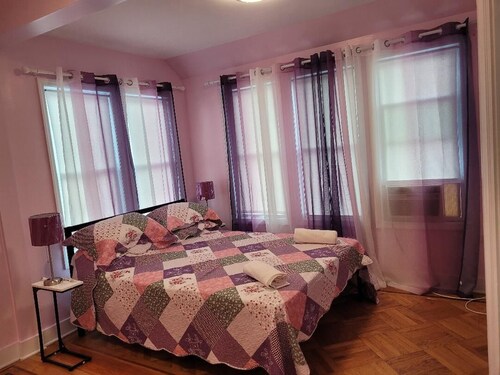 BEAUTIFUL 1 BEDROOM WITH BACKYARD
