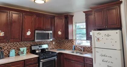 BEAUTIFUL 1 BEDROOM WITH BACKYARD