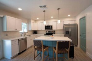 Private kitchen - 2-bedroom house in awesome Aguadilla with cool AC (Aguadilla)