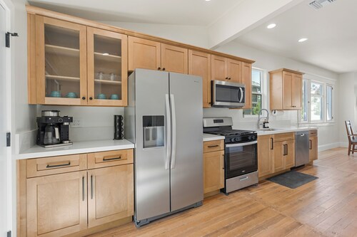 Fully Renovated 2-bedroom house near downtown in charming Redlands
