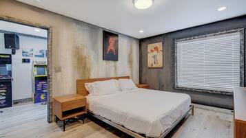 10 bedrooms, desk, iron/ironing board, WiFi (free)
