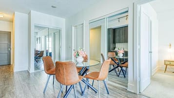Appartement, uitzicht op stad | Dineren