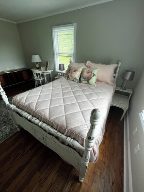 Internet, bed sheets - Vintage Charm Near Pilot Mountain and Mount Airy (Westfield)
