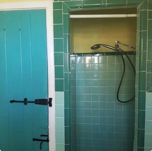 Bathroom - Blue Cottage STEPS to beach DOG friendly Sleeps 5 FULL Beach Gear Hot Tub (Clearwater)