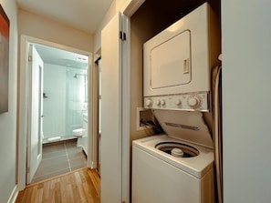 Bathroom - The Colborne House Hotel & Suites (Toronto)