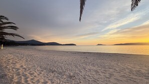 A beach with a clear sky and distant mountains. - Portosin, a beautiful home with spectacular views of the Muros-Noia estuary (Portosin)