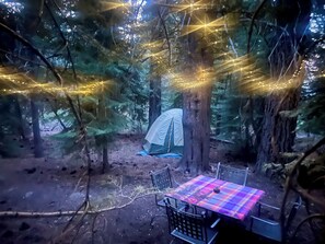 Outdoor dining - Secluded glamping campsite with RV amenities. (Truckee)