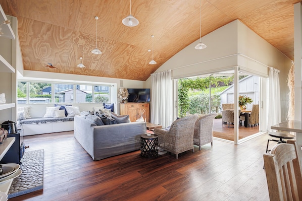 Living area - Pīwakawaka | Coastal Retreat for Families & Friends | Waipatiki Beach (Tangoio)