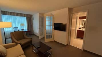 Deluxe Suite | Living area