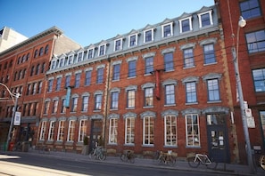 Exterior - The Ivy at Verity Queen East Boutique (Toronto)