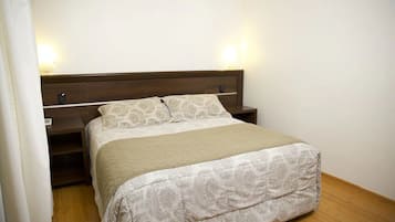 Ferros/tábuas de passar roupa, Wi-Fi de cortesia, roupa de cama