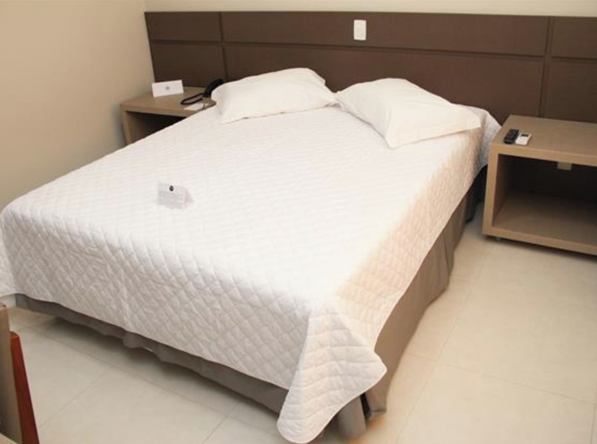 Wi-Fi de cortesia, roupa de cama