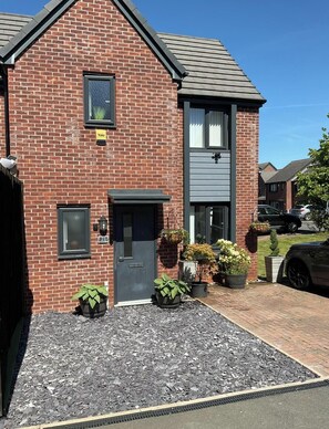 Unclassified image, 3 of 26, button - Dutchy’s Gest house sleeps 5 hot tub and steam room 2 car parking space (Liverpool)