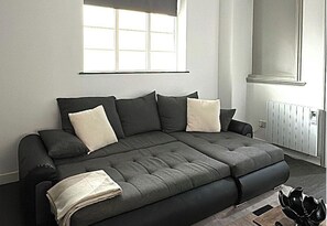 Living area - Sleeps8-FamilyFriendly-4Bed-CentralSheffield (Sheffield)