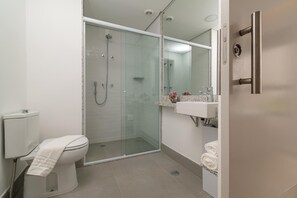 Bathroom - Discover São Paulo from a Peaceful Retreat | Museu Afro Brasil - 2 miles (São Paulo)