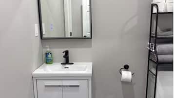 Bruser, håndklæder, Sæbe, Toiletpapir