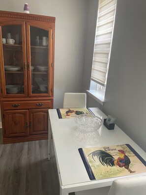 Dining - A cute apartment located in downtown St. Thomas. Family friendly environment. (St. Thomas)