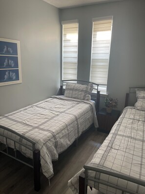 Room - A cute apartment located in downtown St. Thomas. Family friendly environment. (St. Thomas)