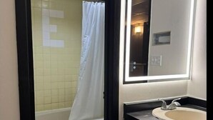 Separate tub and shower, towels, soap, toilet paper - Sioux Fall Inn (Sioux Falls)