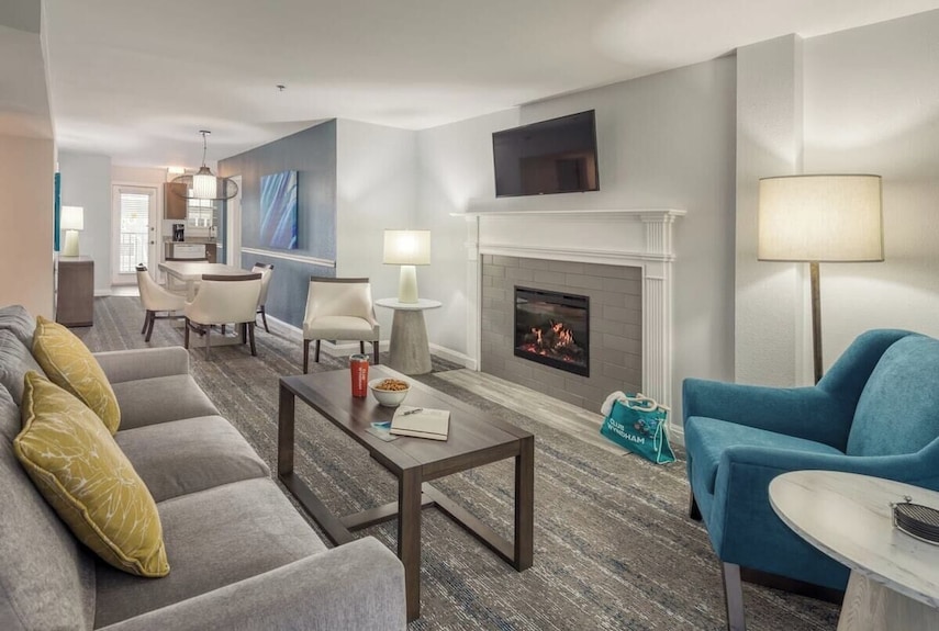 Wyndham Newport Onshore|2br/2ba Balcony King Suite - Newport, RI