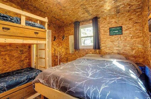 Lone Pine Cabin • Private Lakefront Escape