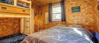 Lone Pine Cabin • Private Lakefront Escape