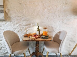 Dining - LITTLE OAK, pet friendly, character holiday cottage in Tal-Y-Bont (Conwy)