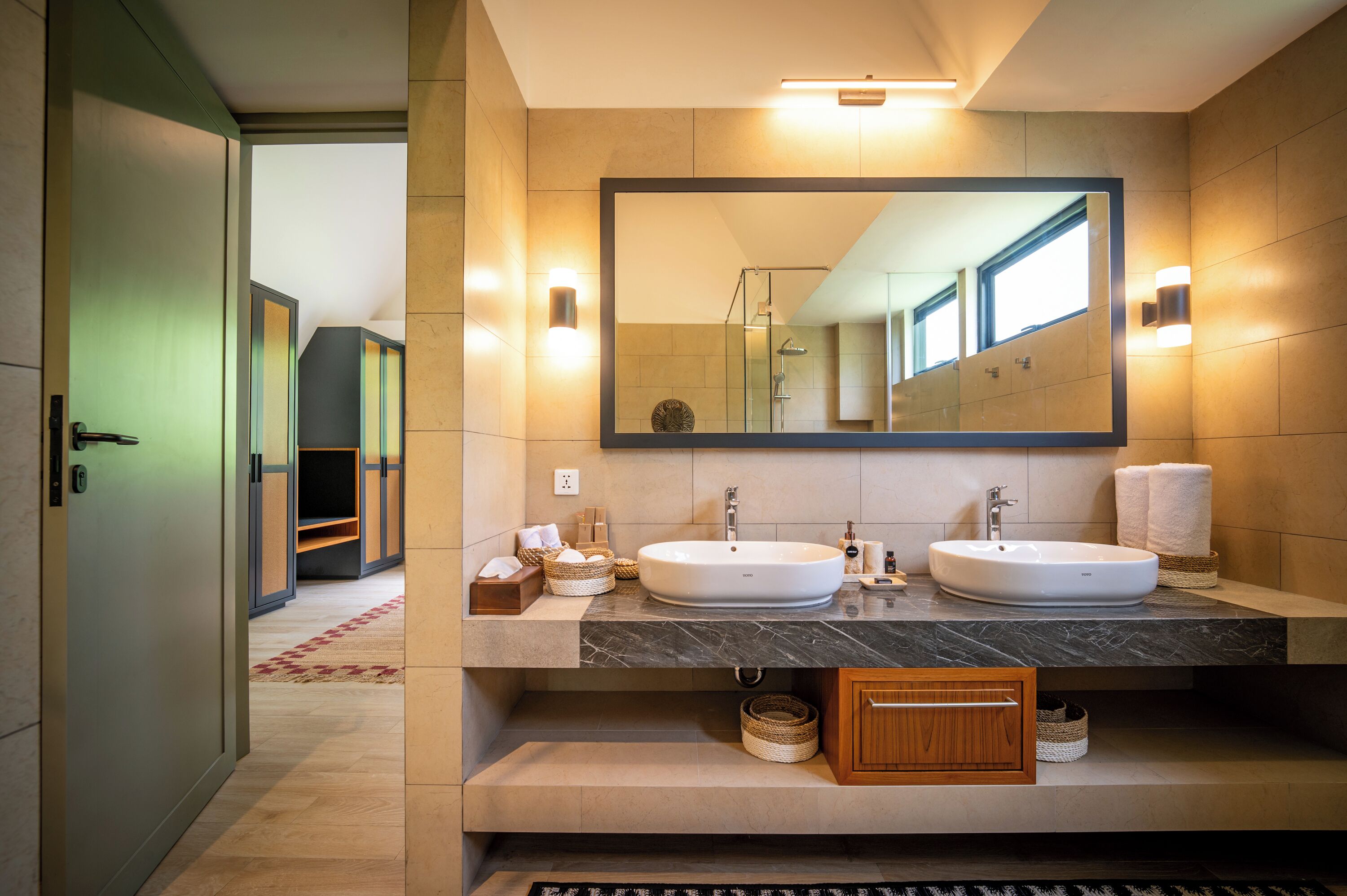 Deluxe Villa, Multiple Beds, Patio, Lake View | Bathroom | Shower, hair dryer, towels, soap