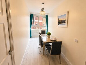 Comfort Apartment | Dining - City Nest Apartments (Limerick)