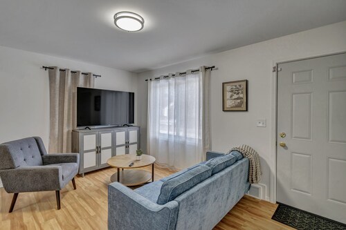 Cozy and Full of Light: Newly Renovated 2BR Home