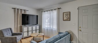 Cozy and Full of Light: Newly Renovated 2BR Home
