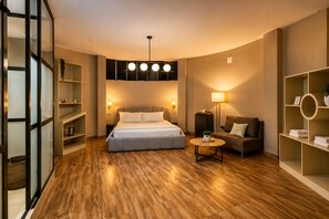 Suite Deluxe, patio | Insonorización y wifi gratis 