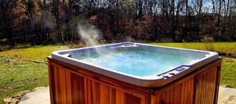 Whitetail Ridge 3 Bedroom w/ Swimming Pond and Hot Tub