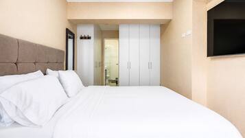 Apartamento, 1 cama de matrimonio con sofá cama, baño privado | Tabla de planchar con plancha y wifi gratis